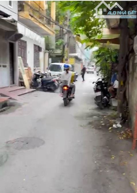 ĐẦU TƯ -BƠI HẾT VÀO ĐÂY -PHỐ NGUYỄN LƯƠNG BẰNG QUẬN ĐỐNG ĐA -GẦN PHỐ -85 m2-2 TẦNG -MT 10m - 1