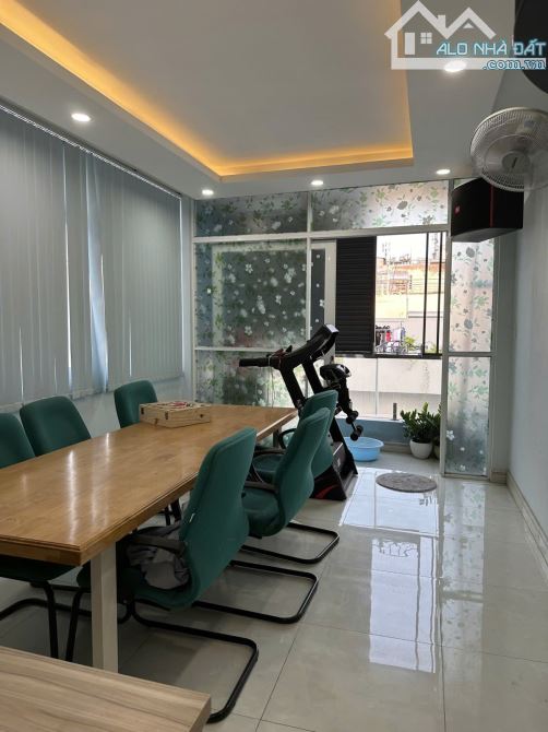 Mặt tiền hẻm nhựa 8m đường Nguyễn Ngọc Lộc 37m2 Gía10,8 tỷ Quận 10 - 1