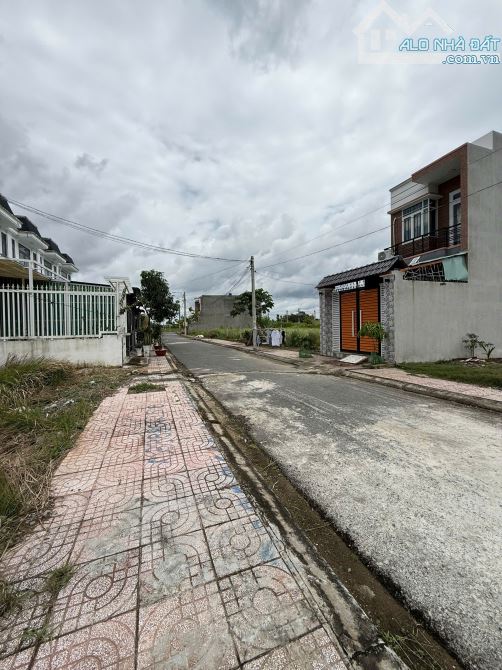 103m2 đất mặt tiền nhựa KDC sát QL50 giá 779trieu,dân hiện hữu,sổ hồng - 1