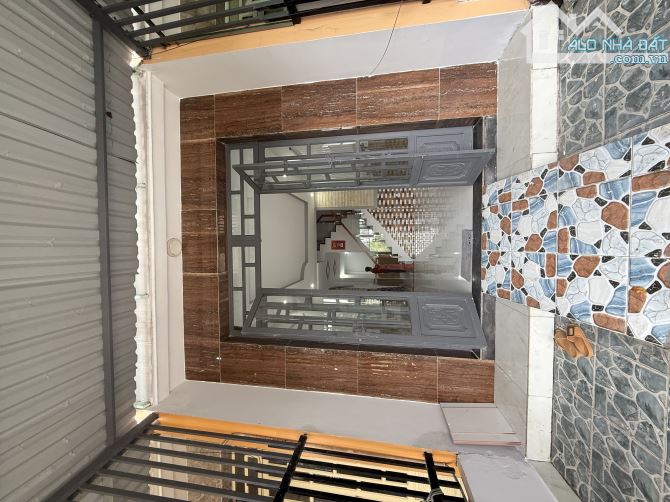 Nhà 2lầu diện tích 67m2 giá 2ty350triệu rìa KDC Đặng Huỳnh sổ hồng - 1