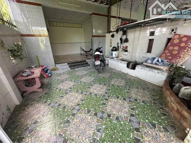 Cần tiền bán nhanh Căn nhà ngay Huỳnh Thị Mài Hóc Môn 108m2 Sổ Hồng Riêng 830triệu - 1