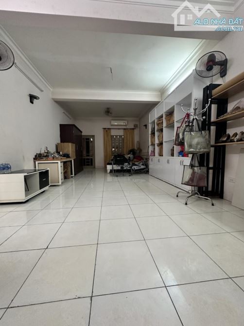 Hoàng quốc Việt phân lô ô tô tránh thiết kế hiện đại 65m 5 tầng Mt 5m giá 21.6 tỷ - 1