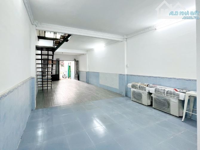 Cần cho thuê 1 lầu 2 phòng ngủ sát mặt tiền Hoàng Sa, Tân Bình - 1