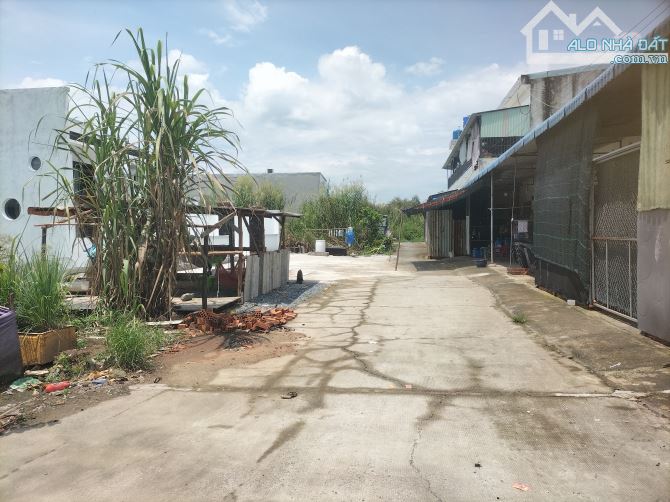5,05 tỷ 💓 thu 20 tr Bán nhà trọ khu kdc Tân Đức Đức Hòa Long An.  8,5 x25 sổ hồng riêng - 1