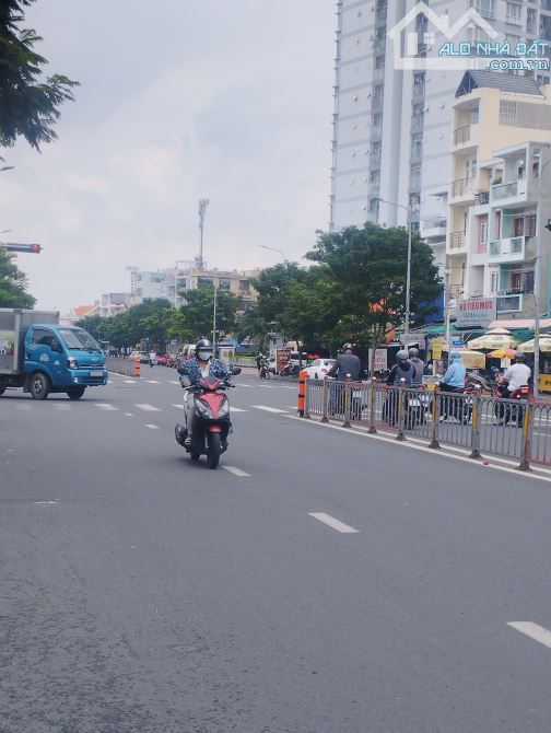 nhà MTKD Lý Chiêu Hòang, P. Bình Phú,Quận 6 (4x24m) 5 tầng chỉ 17.4 tỷ
