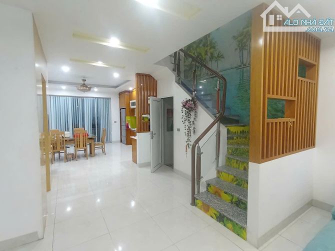 Bán nhà 5 tầng, có thang máy, mặt đường Nguyễn Công Trứ, khu Hoà Vượng - 1