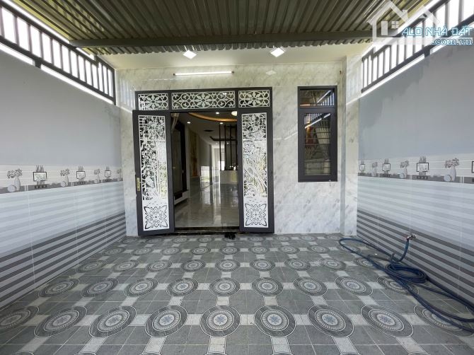 Nhà Ngộp 1 Trệt 2 Lầu 3 Phòng Ngủ Gần Chợ Đình Giáp HM, 130m2, Sổ Hồng Riêng Hoàn Công
