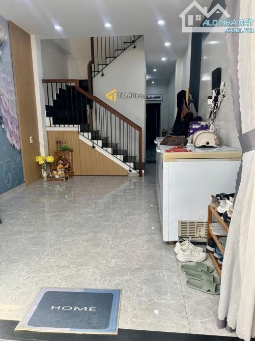 Nhà 3 tầng trung tâm P9 Đà Lạt đường ô tô lớn chỉ hơn 5 tỷ - 1