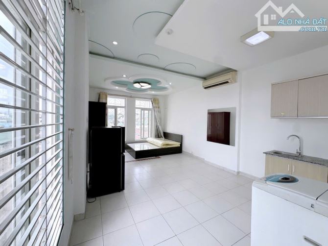 Cho thuê phòng ban công 40m2 quận 10 gần đại học Kinh Tế Ueh vạn hạnh mall - 1