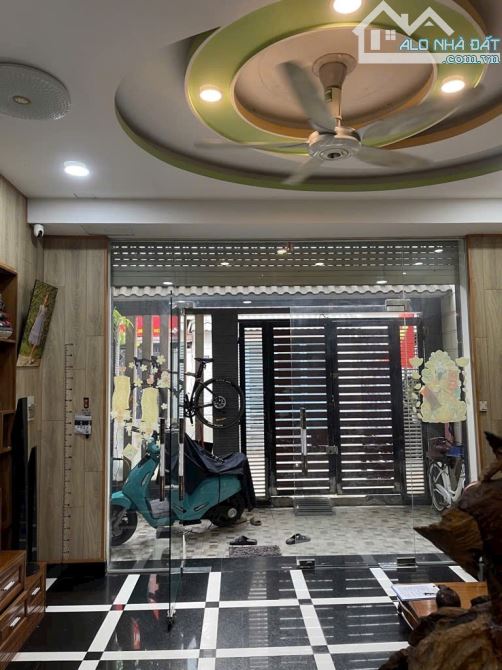 BÁN NHÀ ĐẸP 5 X14,5 -4 TẦNG -HẺM XE TẢI THÔNG GẦN CHỢ BÌNH THÀNH BHHB BT CHỈ 6,2 TỈ - 1