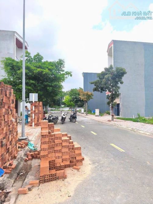 Bán nhanh lô đất 80m2 chỉ 855tr Tân Uyên TP. HCM mới ngay khu công nghiệp VSIP 2 chính chủ - 1