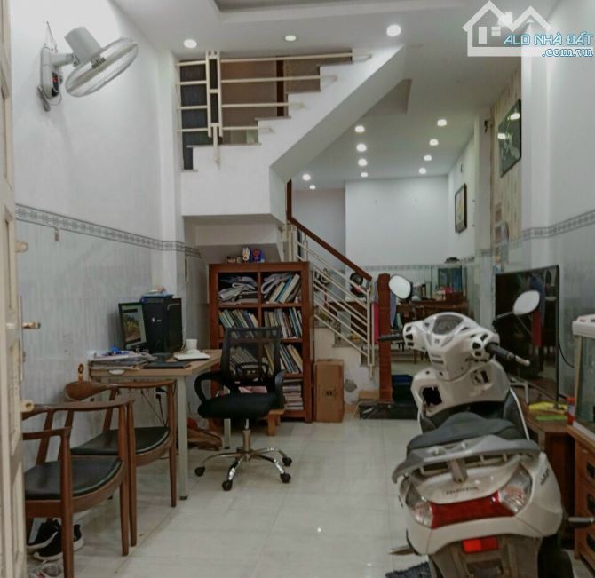 Bán nhà Nguyễn Sơn 34m2 3 tỷ 5 SHR vuông vức - 1