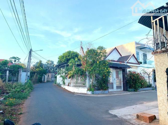 Bán đất gần nhà hàng SaKe Hoà Long, Giá bán: 1 tỷ 750 triệu - DT: 137m2 - 1