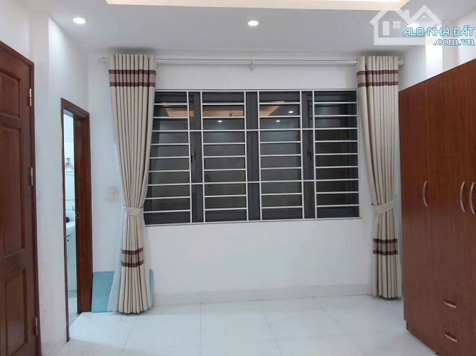 Bán nhà Hoa Bằng ô tô đỗ cổng Dt: 35M2 6, 6 Tầng thoáng trước sau. - 1