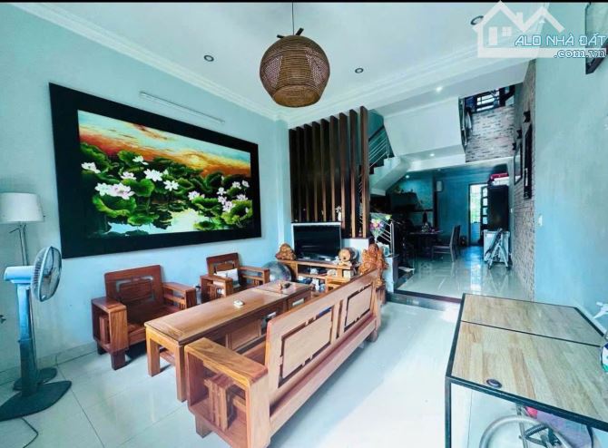 NHÀ 3 TẦNG MẶT TIỀN KINH DOANH PHẠM VĂN ĐỒNG - NHÀ KIÊN CỐ - KHÔNG NỘI THẤT - TP HUẾ - 1