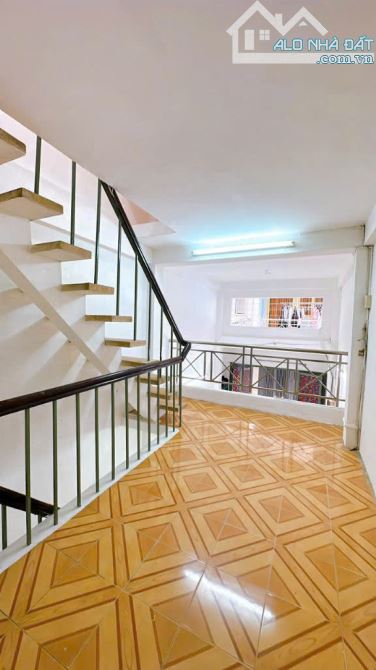 Nhà bán đường Đoàn Văn Bơ quận 4 sát trung tâm, 60m2 giá 3,9 tỷ sang tên ngay - 1