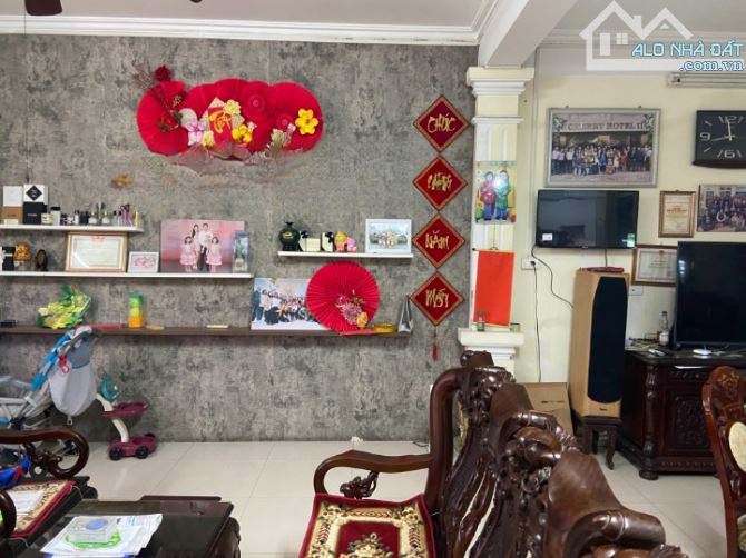 Mặt phố Phố Huế Hai Bà Trưng - tòa nhà 7 tầng, diện tích lớn, sổ đỏ sẵn sàng giao dịch - 1