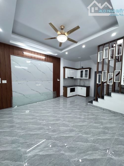 BÁN NHÀ VIỆT HƯNG 35M2, 5 TẦNG MỚI ĐẸP, NGÕ NÔNG, GẦN Ô TÔ, 6 TỶ - 1
