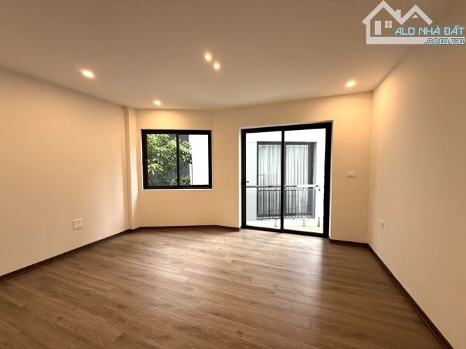 BÁN NHÀ VIỆT HƯNG 42M2, 5 TẦNG, NỘI THẤT XỊN XÒ, LÔ GÓC ĐẸP, 5.3 TỶ - 1