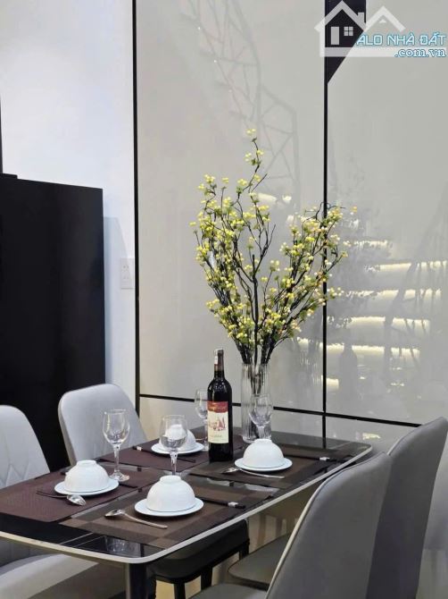 🏡 NHÀ 2 TẦNG MỚI ĐẸP HOÀNG DIỆU - NGANG 8M - FULL NỘI THẤT - VALI Ở NGAY. CHỈ NHỈNH 5 TỶ. - 1