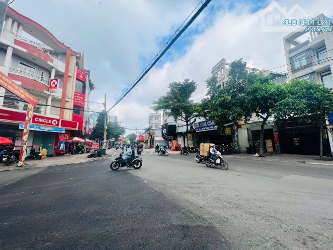 Bán nhà Mặt tiền Hoàng Diệu 2 gần cạnh KTX Sư Phạm Kỹ Thuật, ngang 8m vuông vức - 1