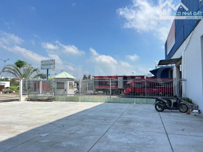 Kho xưởng bãi 550m² kho xây dựng 330m² có trạm điện 3 pha, đường cặp Quốc Lộ 1A - 1