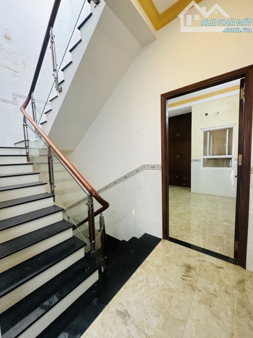 SÁT TÊN LỬA --96M2--3 TẦNG --HẺM XE TẢI THÔNG ---TỈNH LỘ 10 BÌNH TÂN --GIÁ CHỈ 7.9 TỶ - 1