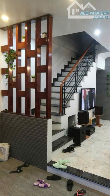 BÁN NHÀ SIÊU HIẾM – MẶT VƯỜN HOA TĐC XI MĂNG - 1