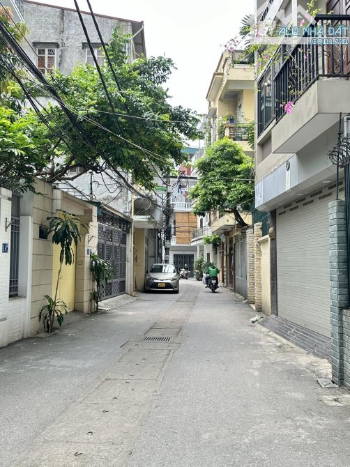ĐỘC QUYỀN ! Bán nhà riêng phố Chùa Bộc 68m2 Ô tô đỗ cửa -1 nhà ra phố - 3 mặt thoáng sáng - 1