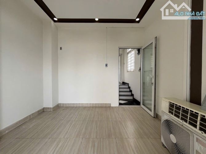 cho thuê phòng tôn thất thuyết q4 có sân thượng view sông gần q1 q7 q5 gần chợ xóm chiếu - 1