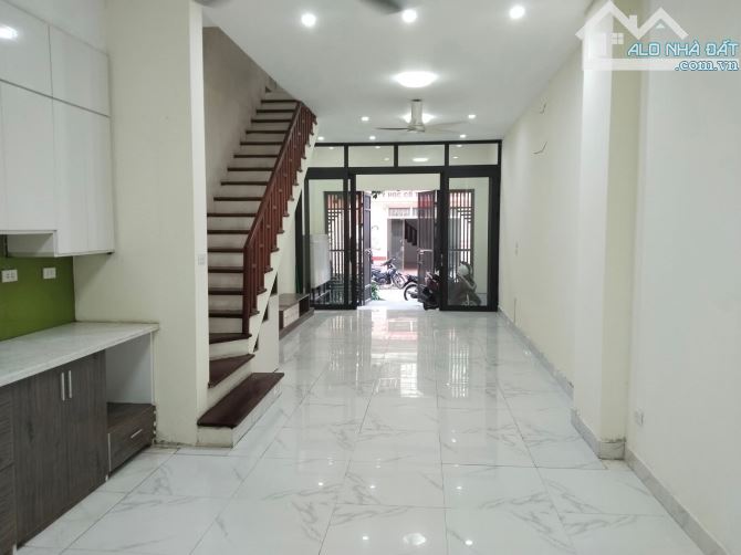 NHÀ ĐẸP VĂN QUÁN - PHÂN LÔ VỈA HÈ - 1