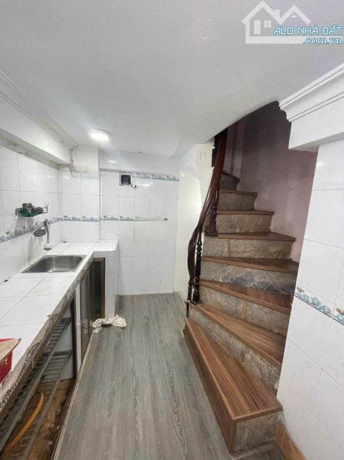 Cho thuê nhà nguyên căn Ngõ 16 Phố Hàng Cháo, Cát Linh, Đống Đa. DT 18m x 4 tầng, giá 6tr - 1