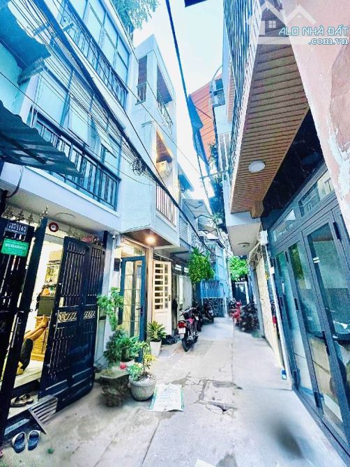 Với 2.x tỷ có nhà mới 3 tầng, DTSD 49m2 ngay Lạc Long Quân Tân Bình, full nội thất giá trị - 1