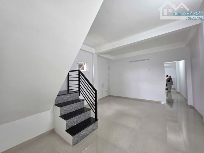 HẠ GIÁ BÁN GẤP!!!  NHÀ MỚI 3 LẦU MẶT TIỀN HÙNG VƯƠNG - 5TỶ 650 - 12