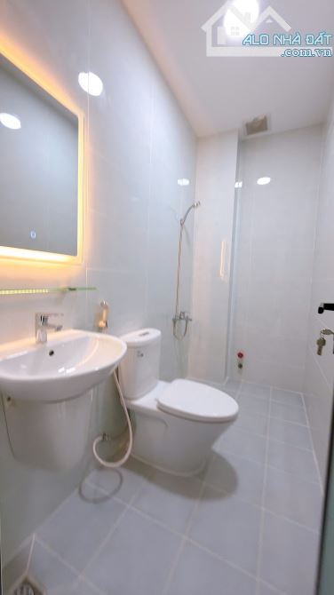 NHÀ MỚI XÂY  ĐÚC 4 TẤM DT 4 X24  CÓ 6 TỶ VIP Q4 - 13