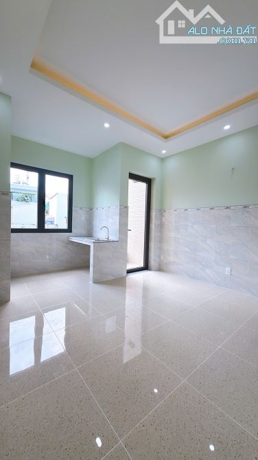 NHÀ MỚI XÂY  ĐÚC 4 TẤM DT 4 X24  CÓ 6 TỶ VIP Q4 - 14