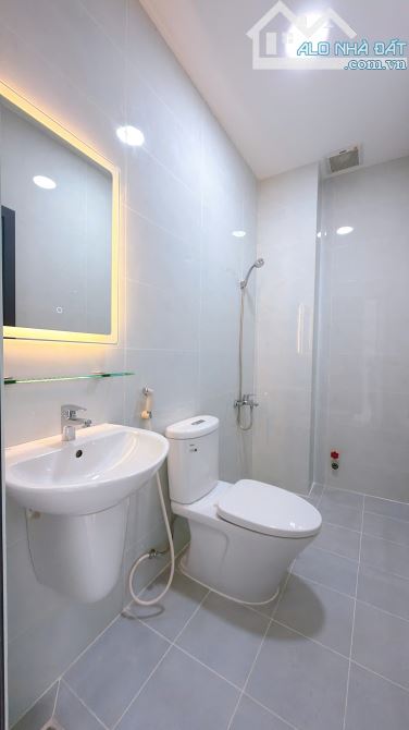 NHÀ MỚI XÂY  ĐÚC 4 TẤM DT 4 X24  CÓ 6 TỶ VIP Q4 - 17