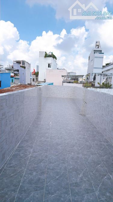 NHÀ MỚI XÂY  ĐÚC 4 TẤM DT 4 X24  CÓ 6 TỶ VIP Q4 - 18