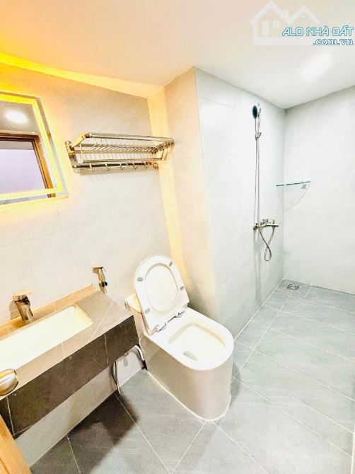 BÁN CHDV TẶNG NỘI THẤT 20 TỶ - KHU BÀU CÁT II - 130m2 (6x22), 4 TẦNG ~110TR/TH - 2
