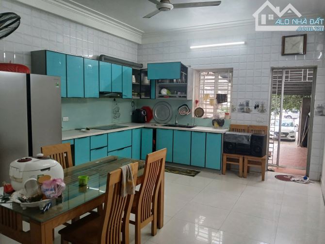 Bán lô đất 3 tầng đường Hồ Ngọc Lân-BN.dt.120m.mt.4,45m.hướng Bắc. giá:10 tỷ - 2
