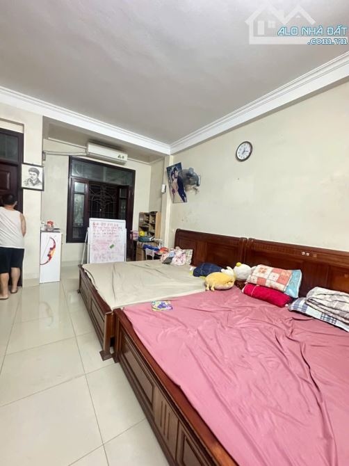 BÁN NHÀ PHỐ BÙI HUY BÍCH , Ô TÔ 30M,NGÕ THÔNG, DÂN XÂY, SÂN RỘNG 100M2, 42M2 GIÁ 12 TỶ - 2
