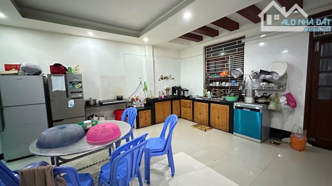NHÀ 2 TẦNG HẺM Ô TÔ NGUYỄN KHUYẾN NGAY SAU CHỢ VĨNH HẢI CHỈ 4.2 TỶ - 2