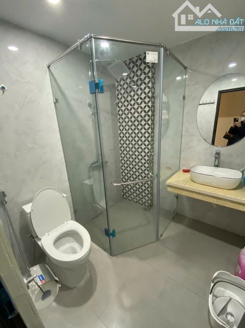 Cho thuê nhà Nguyễn Văn Huyên – Cầu Giấy DT 66m x 5 tầng, vuông đẹp, ôtô đỗ giá 32tr/th - 2