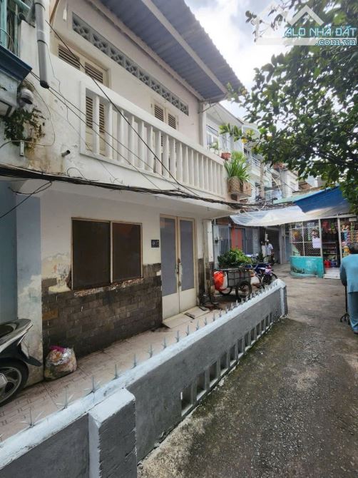 Bán nhà ở đường Trường Sa ( hẻm 1 sẹt ) , P17 , Bình Thạnh . DT 33m2 . Giá bán 3 tỉ 950 tr - 2