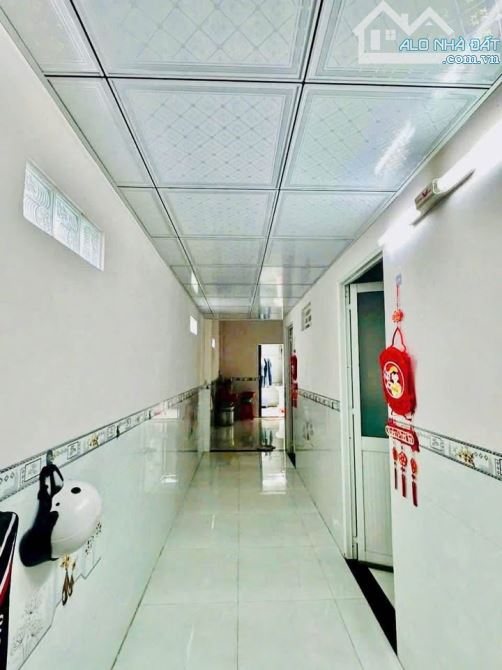 Kẹt tiền bán gấp căn nhà ở cấp 4 ở gần chợ Việt Kiều - Tân Thông Hội - 129m2 - SHR - 2