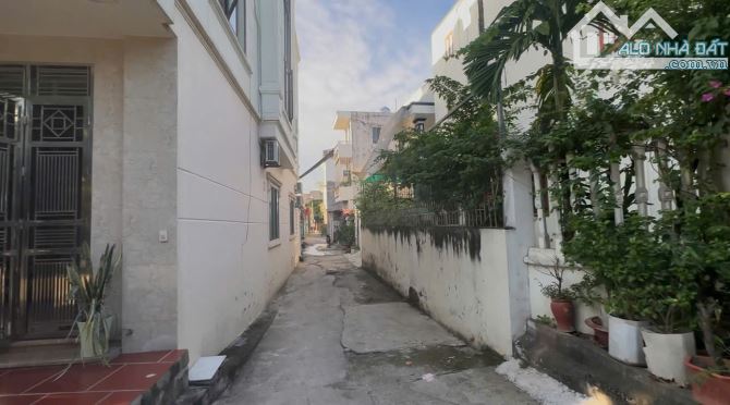 CÂN BÁN LÔ ĐẤT NGÕ TO NGẮN THÔNG TỨ NGẢ NGỌC CHÂU HẢI DƯUONG - 2