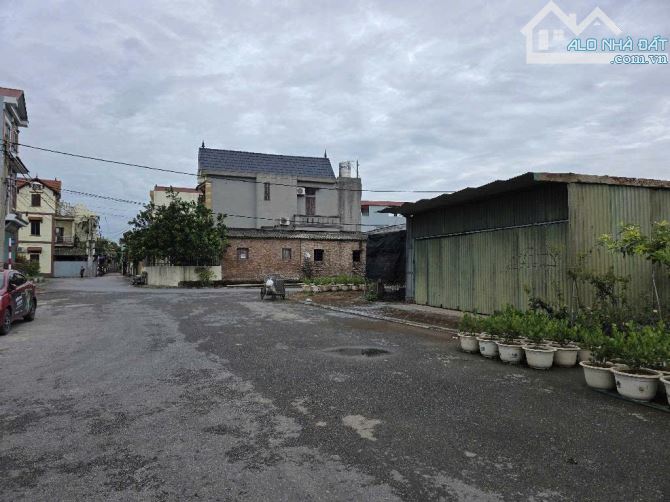CHỬ XÁ, CẦU NGỌC HỒI / Nhà Đất 295m, 12m tiền, 17 tỷ/ Ô tô tránh, Chia lô xây biệt phủ đỉn - 2