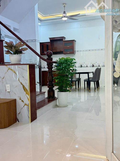 Bán nhà 4 tầng- 4 PN, Full nội thất, SHR,HẺM 8M 11mX5m F.thạnh Lộc-Q12 nhỉnh 5 tỷ - 2
