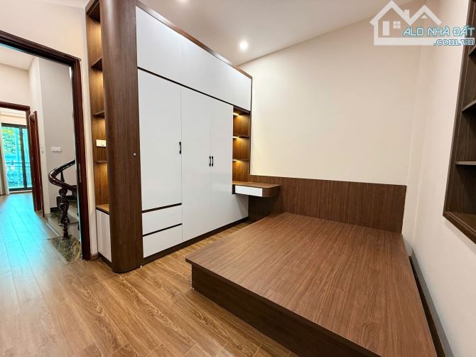 45m2*4 tầng- 2 thoáng cửa sổ-có ban công 11.6 tỷ ngõ 142 Khương Đình-100m ra mặt phố. - 2