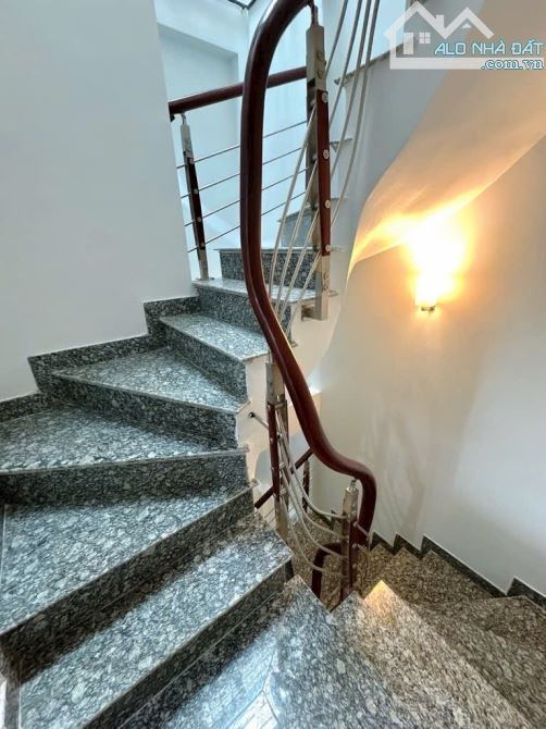 Bán nhà Ngọc Thuỵ, Long Biên 40 mét X 5 tầng, ngõ 3 gác dân xây gần chợ Ngọc Thuỵ 6.7 tỷ - 2